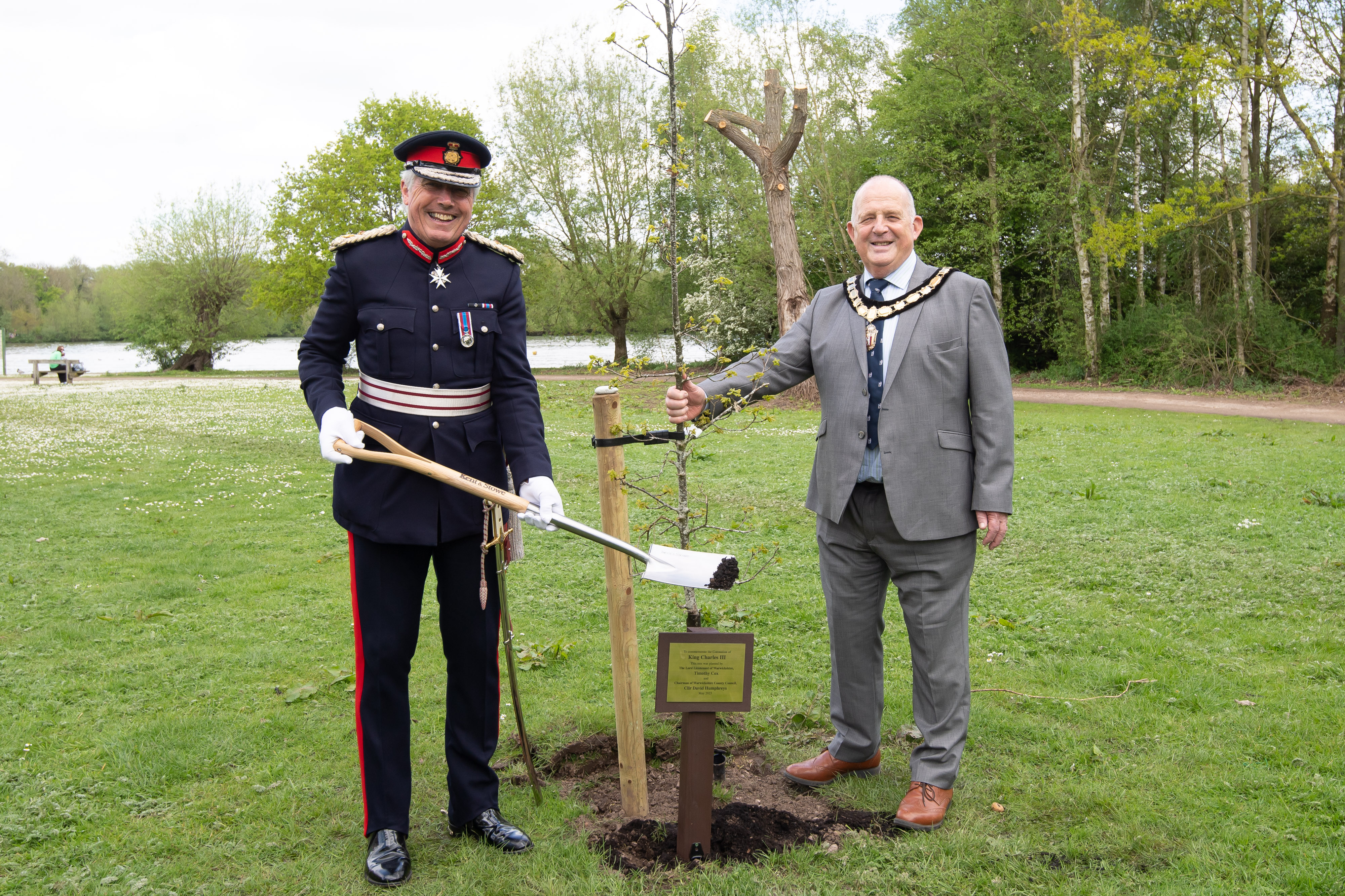 Lord Lieutenant Tim Cox with WCC's Chairman, Cllr Dave Humphreys, planting a tree at Kingsbury Water Park.