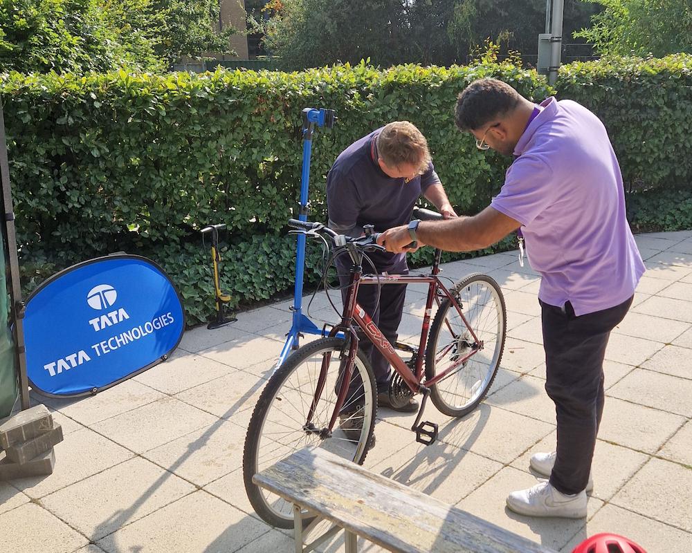 A picture of Dr Bike giving bike maintenance tips