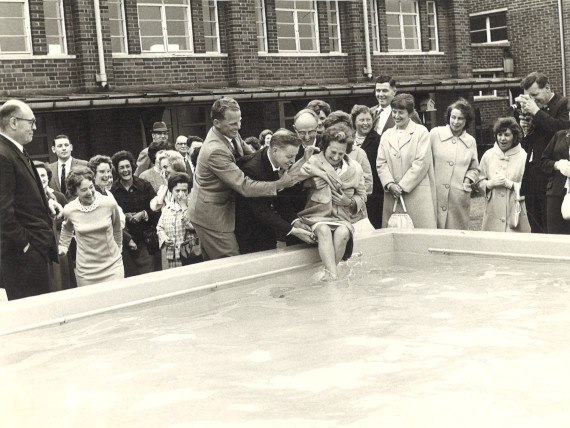 9332-teacher-dunked-Higham-Lane-Infants-school-swimming-pool