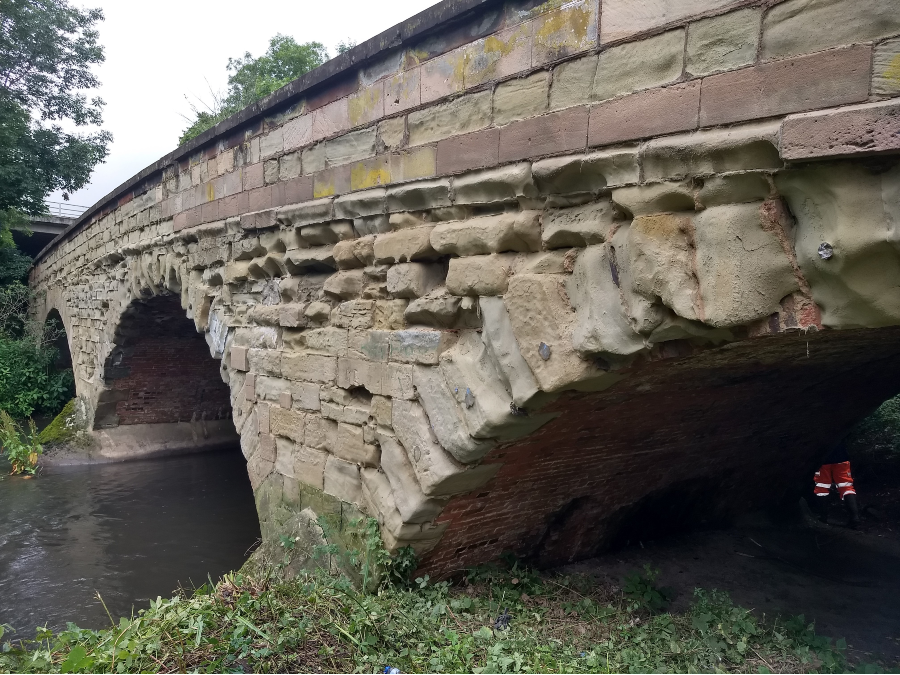 Eroded arch ring blocks