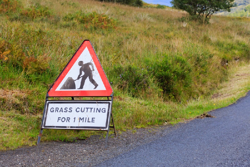 Sign for grass cutting