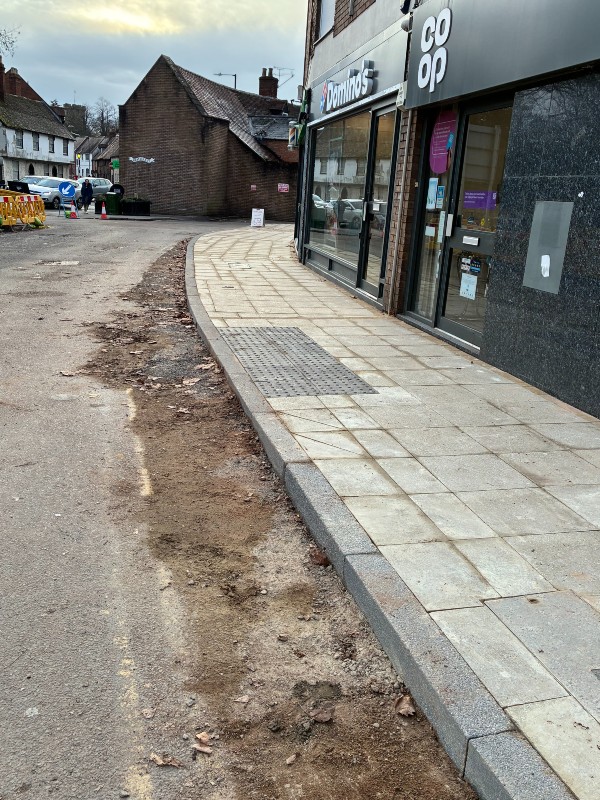 Footway between Castle Balti and Coffee Junction