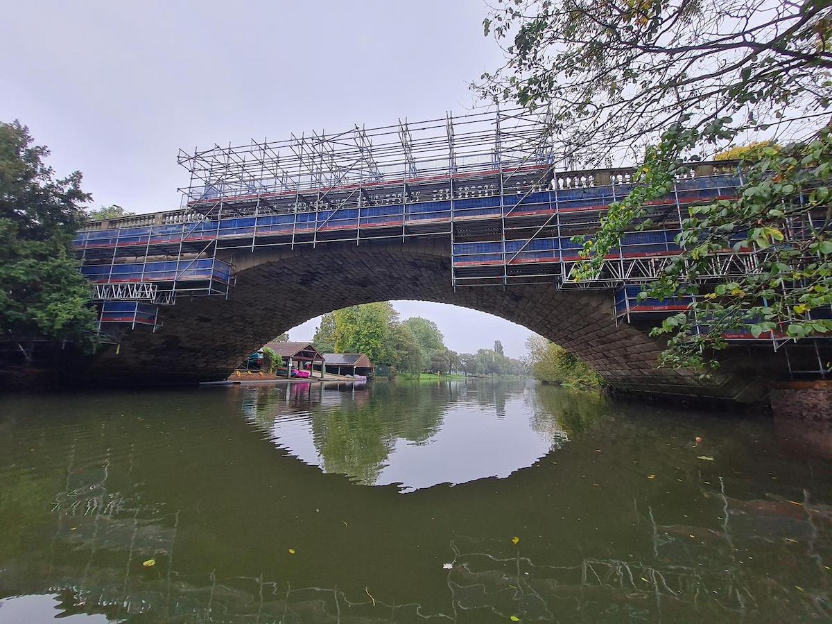 Image of the bridge with scaffolding and works taking place