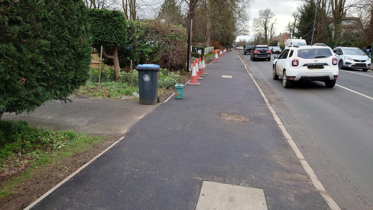 Footway edgings being laid to new Footway/cycleway 1