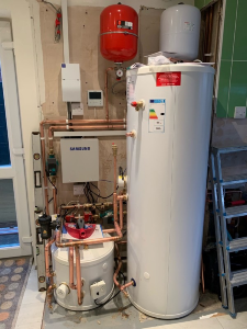 picture of the heat pump set up in a airing cupboard.